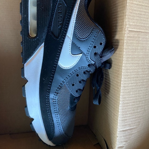 New! Perfect Air Max!!  size 9 - Picture 2 of 3